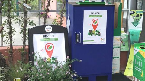 Rekupo est un système de collecte des déchets de produits chimiques destinés au jardin. Il est mis en place par les enseignes adhérant à la Fédération des jardineries et animaleries de France pour apporter un service de plus à leurs clients. © Fédération des jardineries et animaleries de France